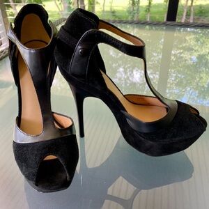 L.A.M.B.—Gwen Stefani. Jet Black T-Strap Platform Stiletto Heels.Size 9. WOW 🔥